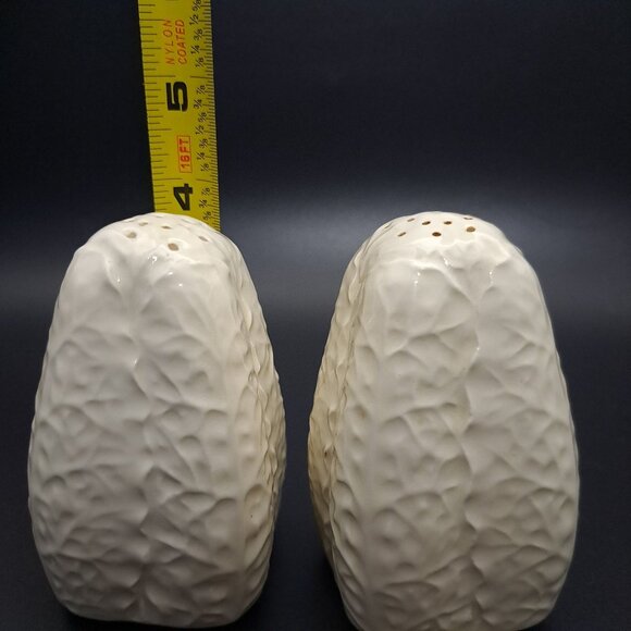 Vintage Ceramic Salt & Pepper Shaker Set Leaf Textured White Mid-Century - Picture 2 of 6